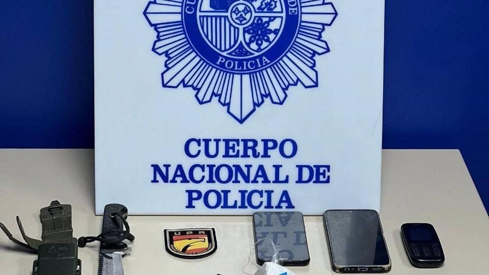 Detenidos en Parla dos hombres por posesión de droga y armas blancas en un vehículo