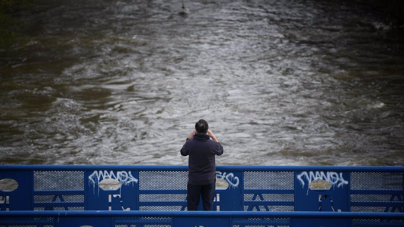 El 112 gestiona más de un centenar de incidencias por la lluvia en Madrid