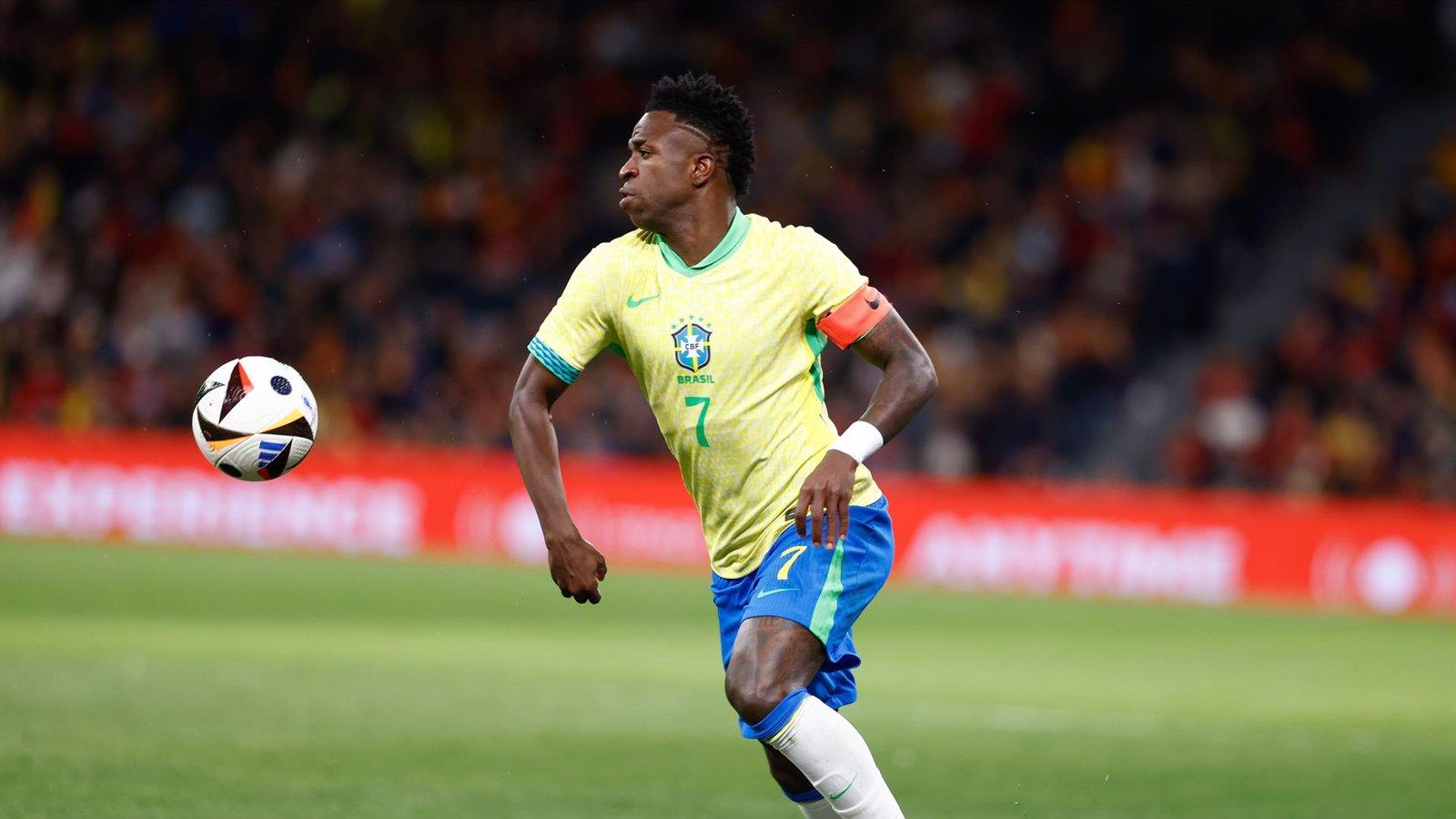 Brasil recupera terreno en las eliminatorias con goles de Raphinha y Vinícius ante Colombia