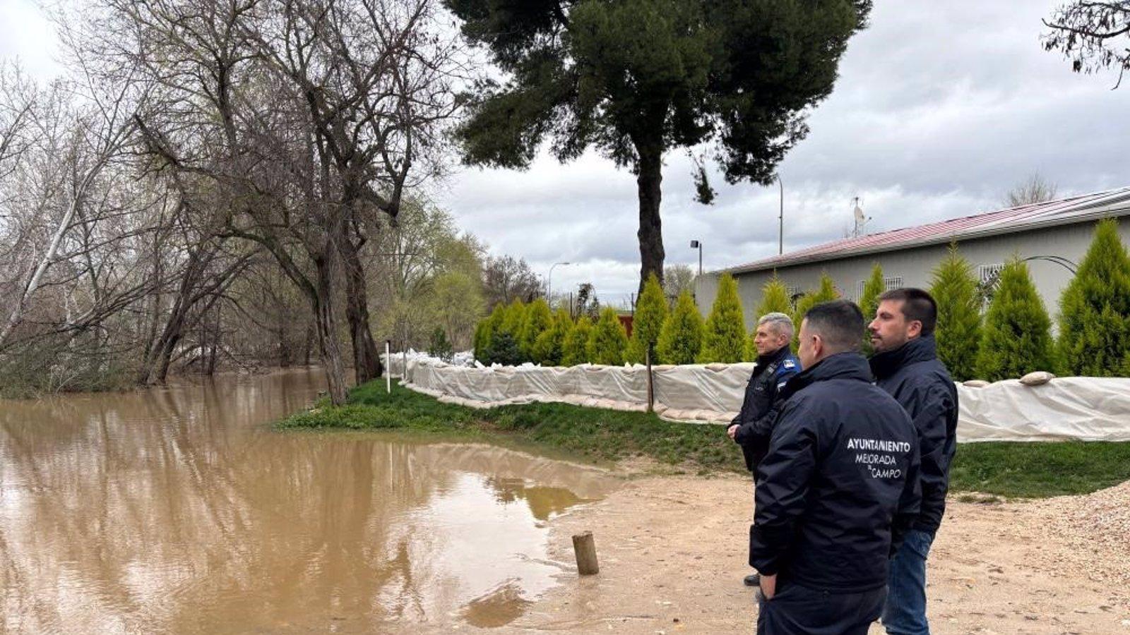 Evacuación de 48 personas en Mejorada del Campo por desbordamiento de ríos Henares y Jarama