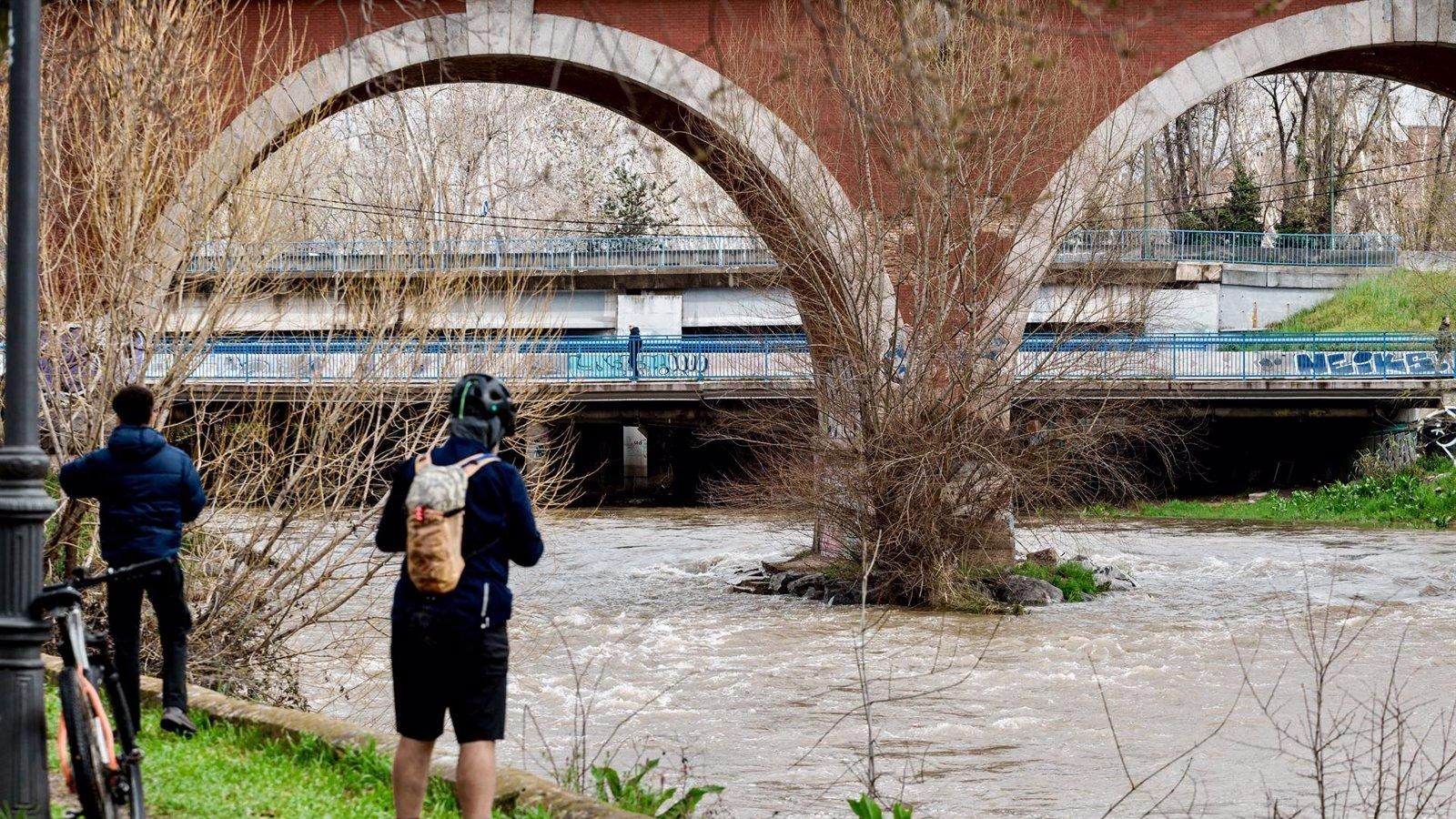 Reabierto el ramal de la M-30 tras la crecida del Manzanares