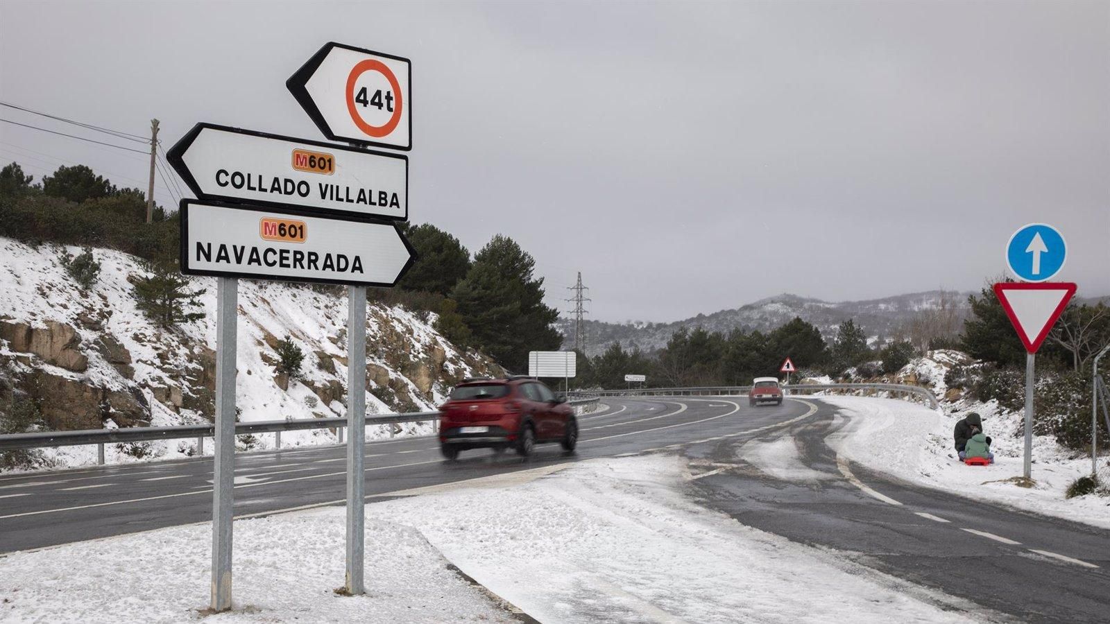 Uso obligatorio de cadenas en Cotos y Cercedilla por nevadas