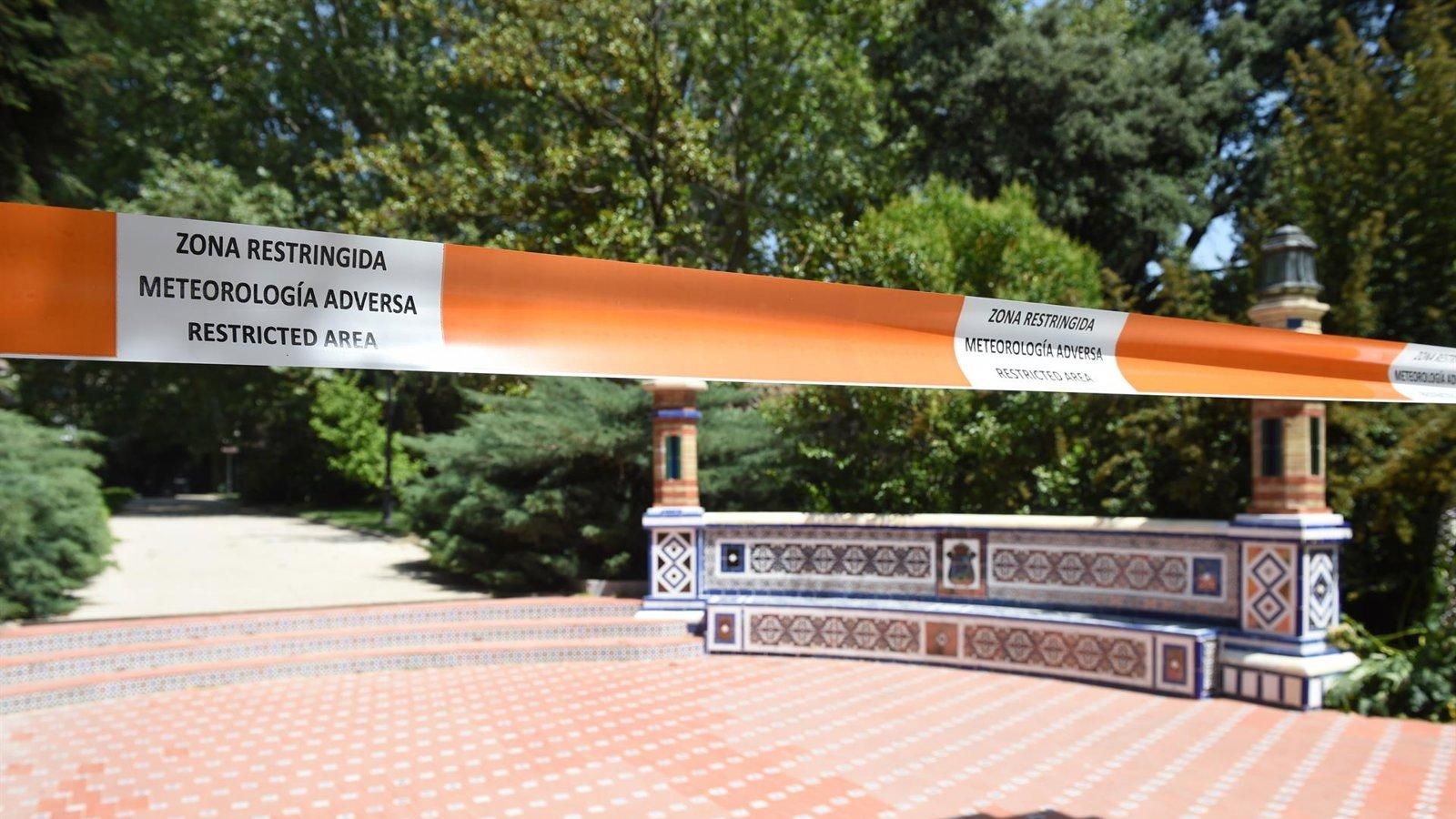 El Ayuntamiento defiende el cierre de los parques por el calor: “El 80% de las ramas caen durante las alertas rojas”