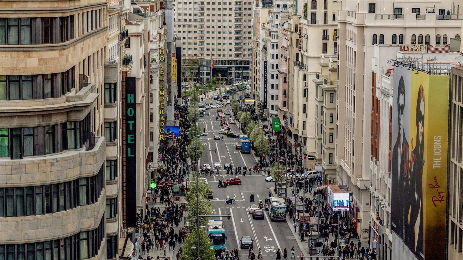 Madrid lidera el crecimiento hotelero y supera a Barcelona en número de viajeros e inversión