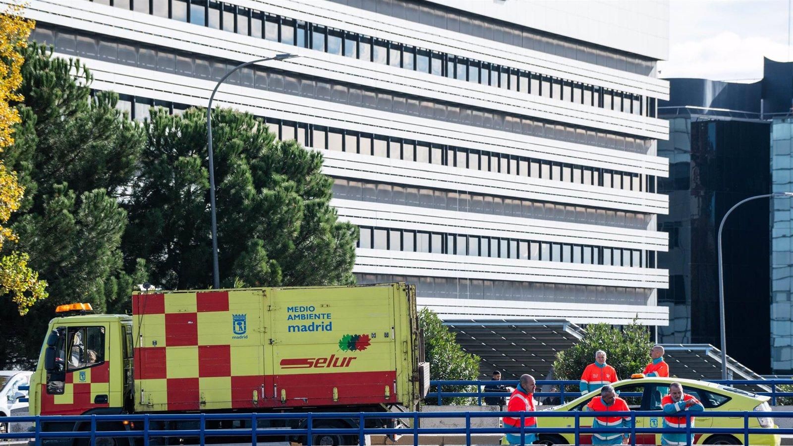 Encuentran un camión con alimentos descompuestos en un polígono de Carabanchel