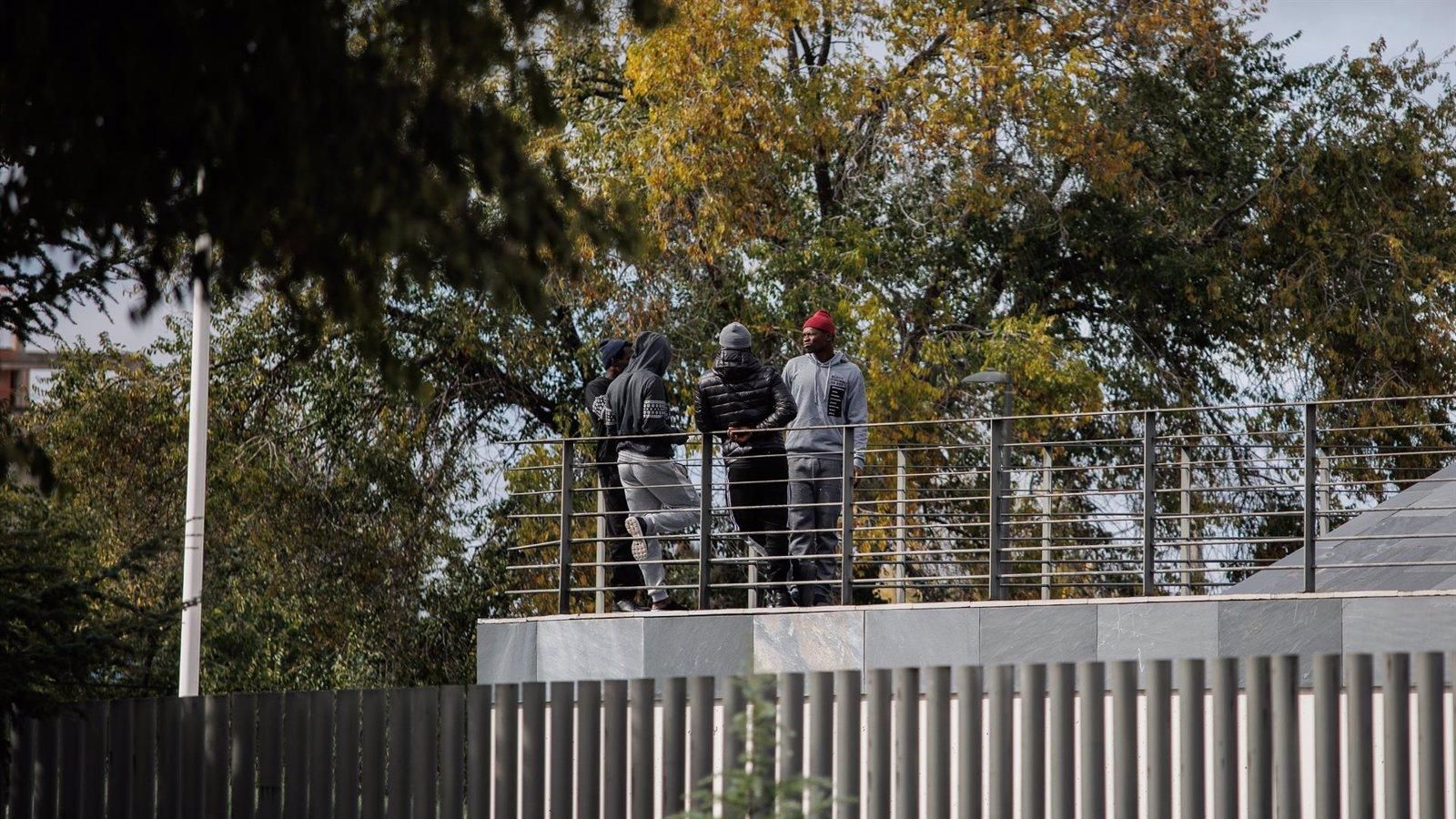 Pozuelo ordena el cierre temporal del centro de refugiados por carecer de licencia de uso residencial