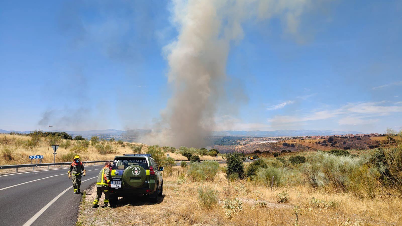 Controlado el incendio en Arroyomolinos que obligó a cortar la M-413