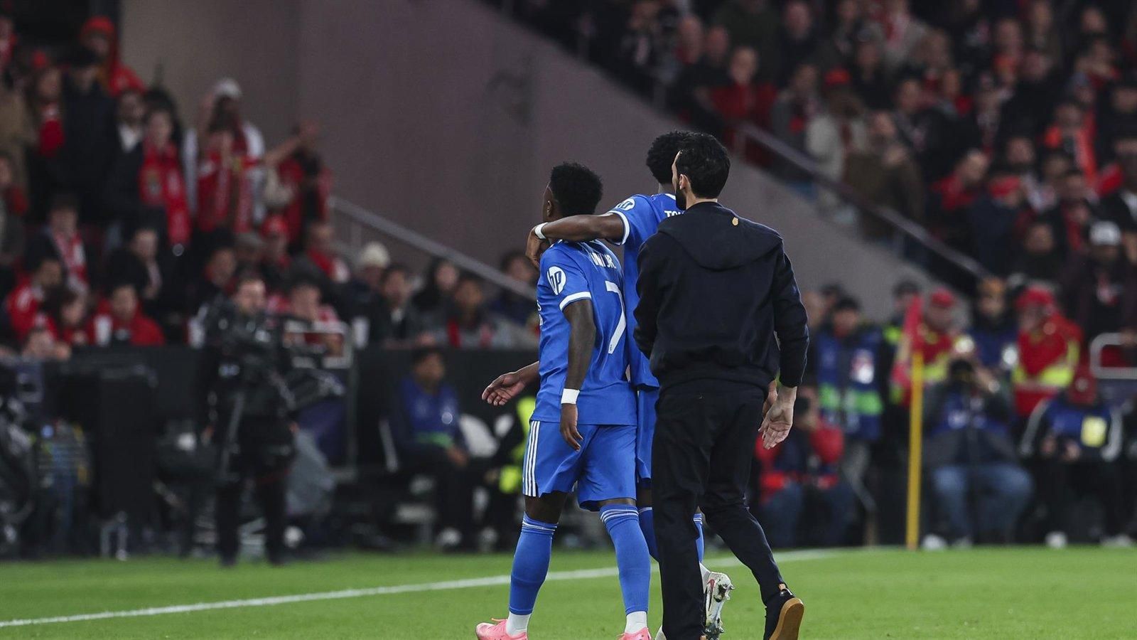 Arbeloa respalda a Vinícius y exige “tolerancia cero” ante el racismo