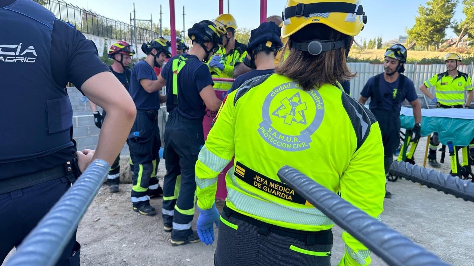 Un obrero de 51 años, grave tras precipitarse 5 metros dentro de un pozo en Carabanchel