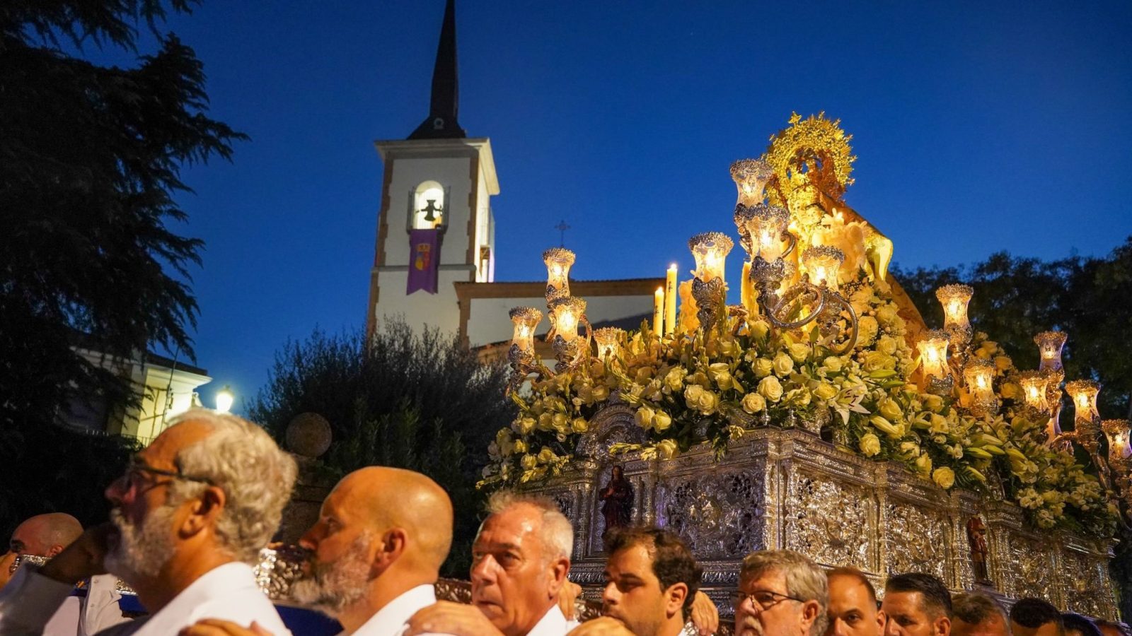 La procesión central de Pozuelo reúne a miles de vecinos con la Virgen de la Consolación