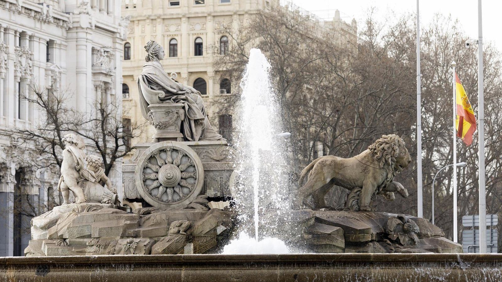 Hoy en Madrid es noticia: repunte de calor, incendios en platós, polémica política y sucesos relevantes