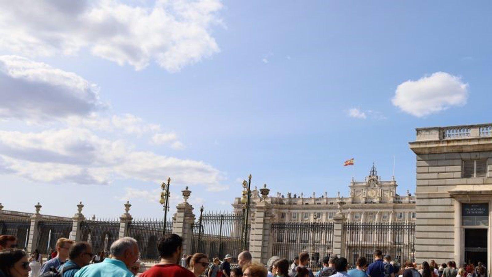 Resumen de noticias de hoy: Premios Goya, crecimiento de bibliotecas, disminución de delincuencia y reconocimiento al Hospital de El Escorial