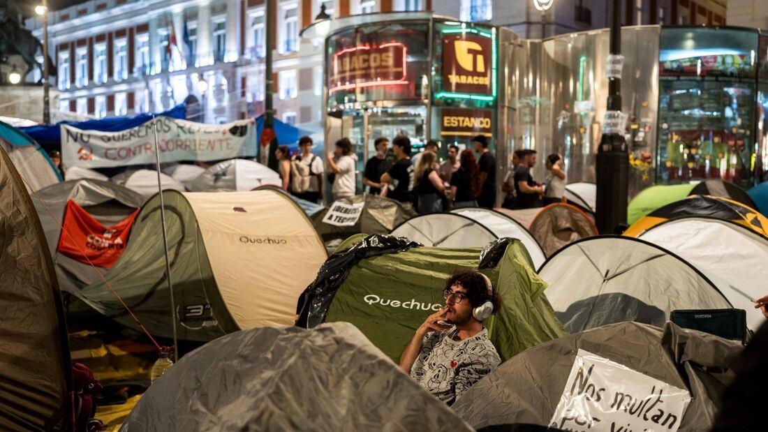 Almeida alerta de adoquines y cuchillos de grandes dimensiones en la acampada de Sol
