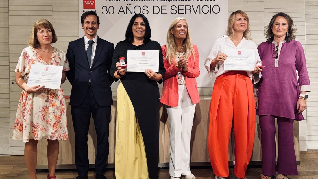 La Comunidad reconoce a sus empleados públicos con 30 años de servicio