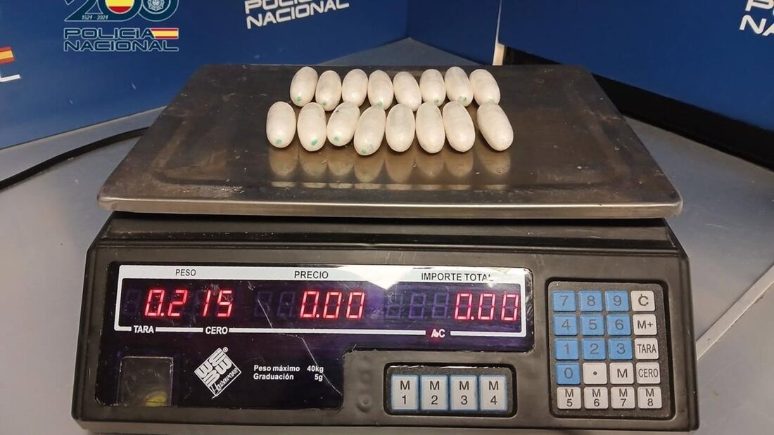 Detenida en Barajas una mujer embarazada con 69 bellotas de cocaína