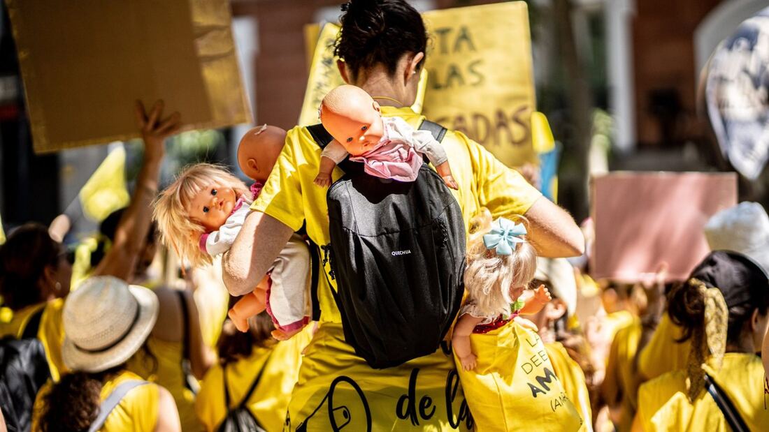Docentes se manifiestan en defensa de la educación pública