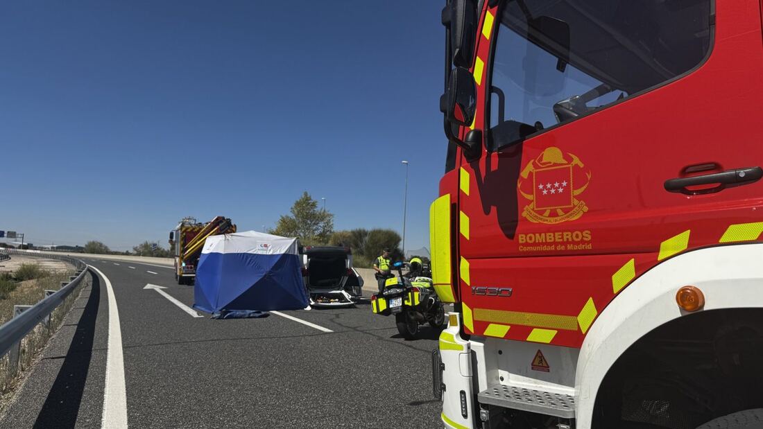 Fallece un hombre de 93 años tras el vuelco de un turismo en la salida 34 de la A-3 en Arganda
