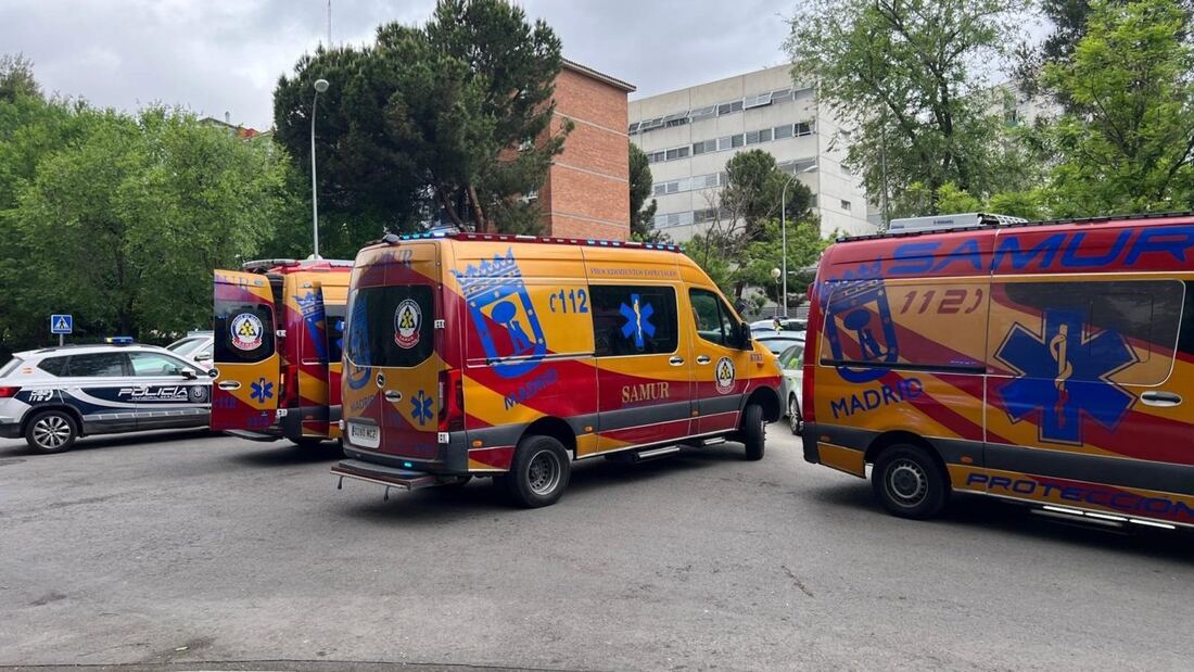 Una madre y sus dos hijas, heridas potencialmente graves tras chocar contra un autobús en la A-2