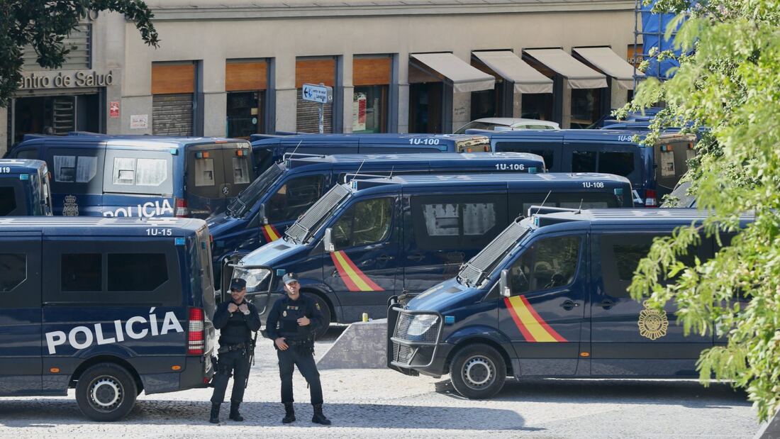 La Policía registra seis locales en Lavapiés