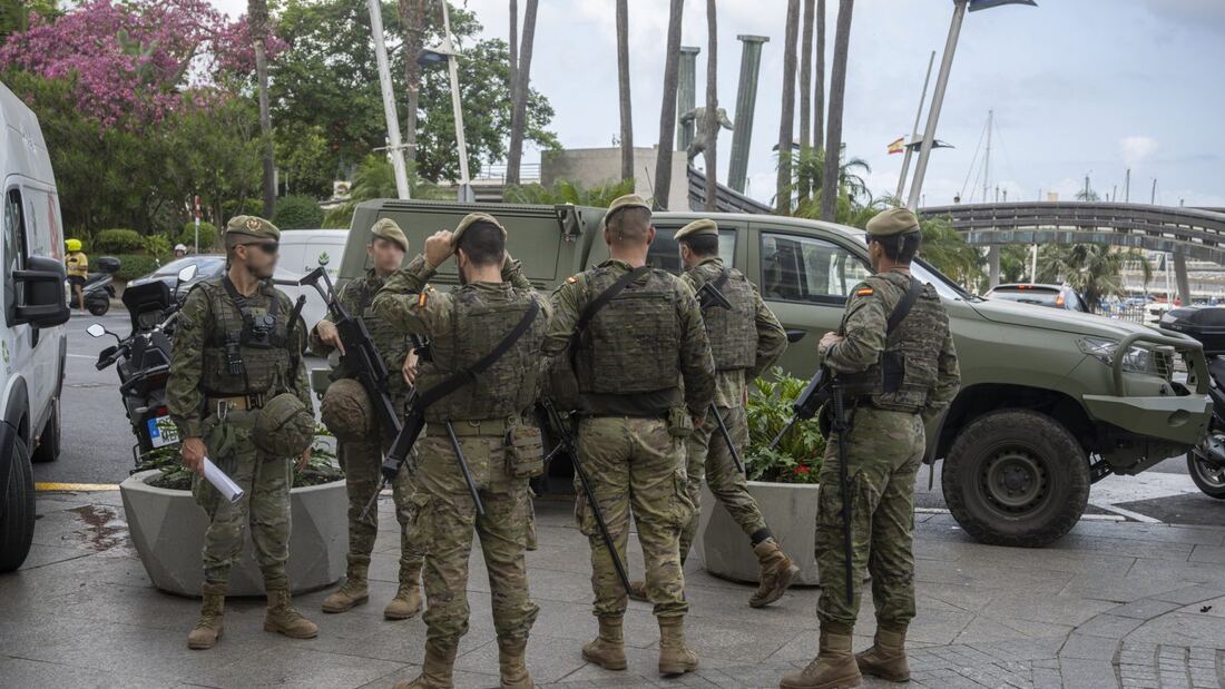 Dos militares ingresados en Madrid tras resultar heridos por inmigrantes en Ceuta
