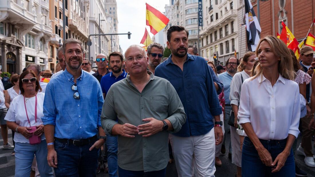 El PP se distancia de Vox y rechaza juzgar a Sánchez por traición