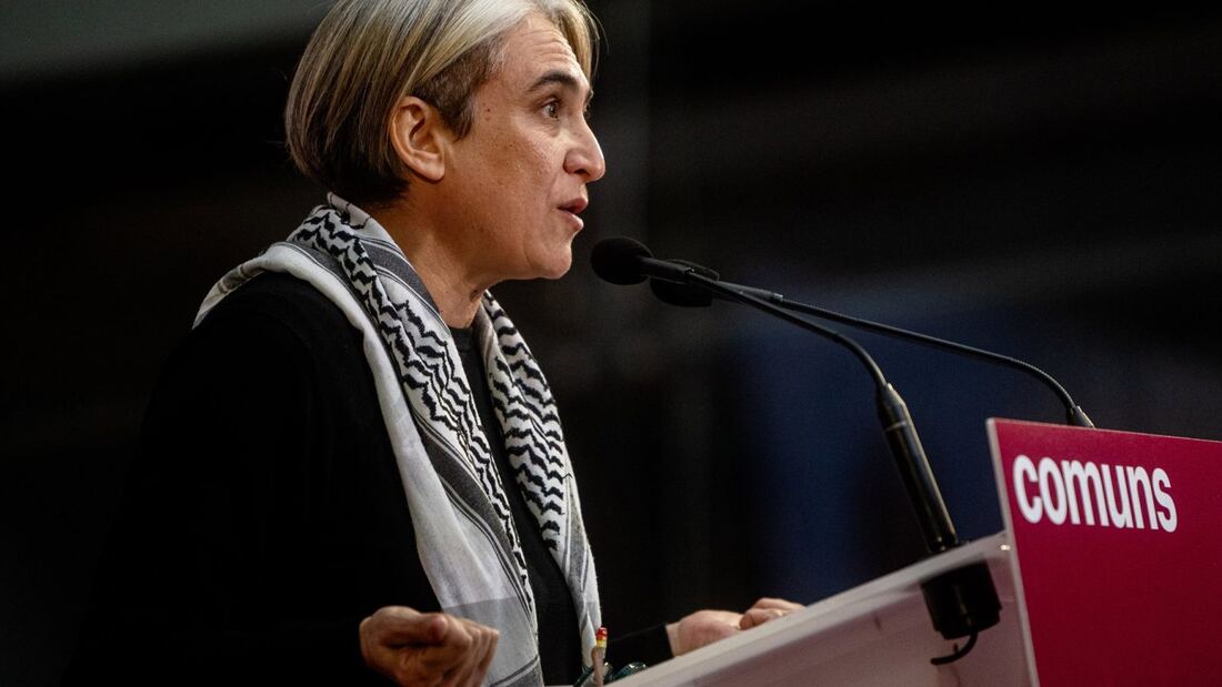 Colau acepta liderar el Frente Amplio si incluye a Podemos