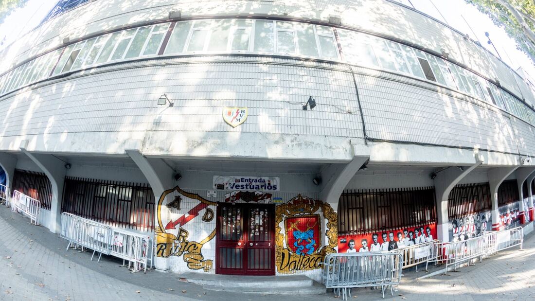 La afición del Rayo denuncia a la RFEF por el cierre de una grada