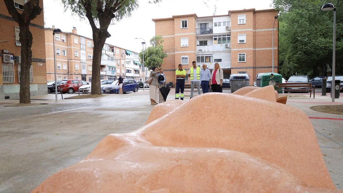 Alcalá concluye la renovación de la plaza de Nuestra Señora de Belén junto al colegio Santos Niños