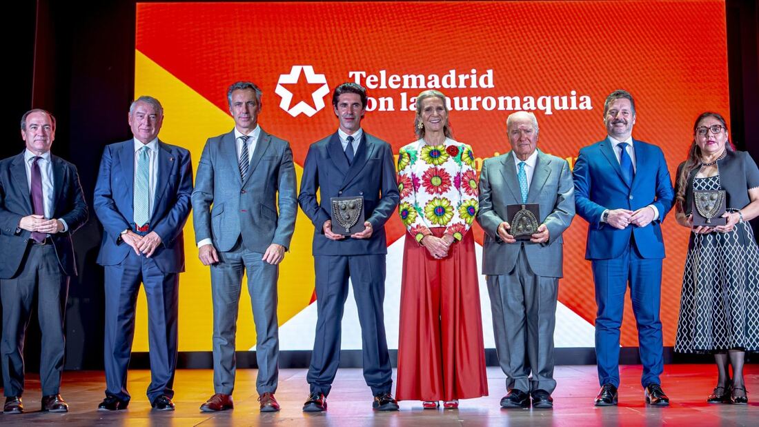 Talavante recibe el premio taurino de Telemadrid a mejor torero