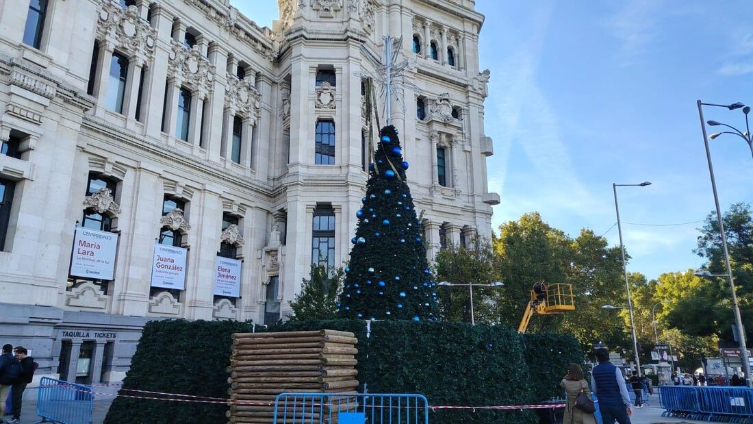 Madrid no renuncia a instalar el árbol de Navidad en Sol