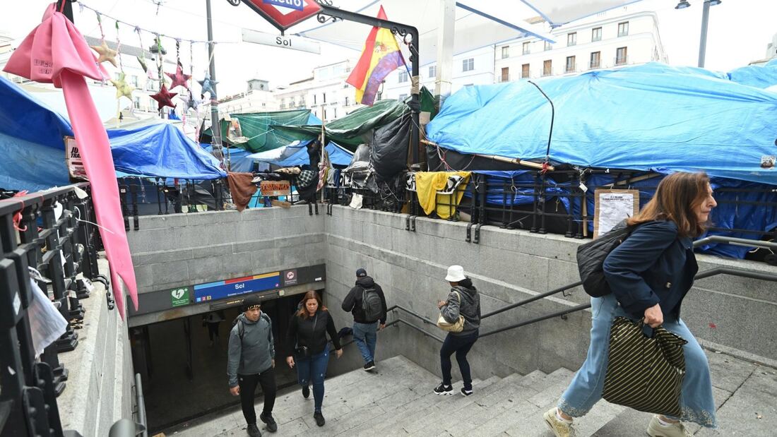Ayuso vuelve a señalar a violentos en la acampada de Sol