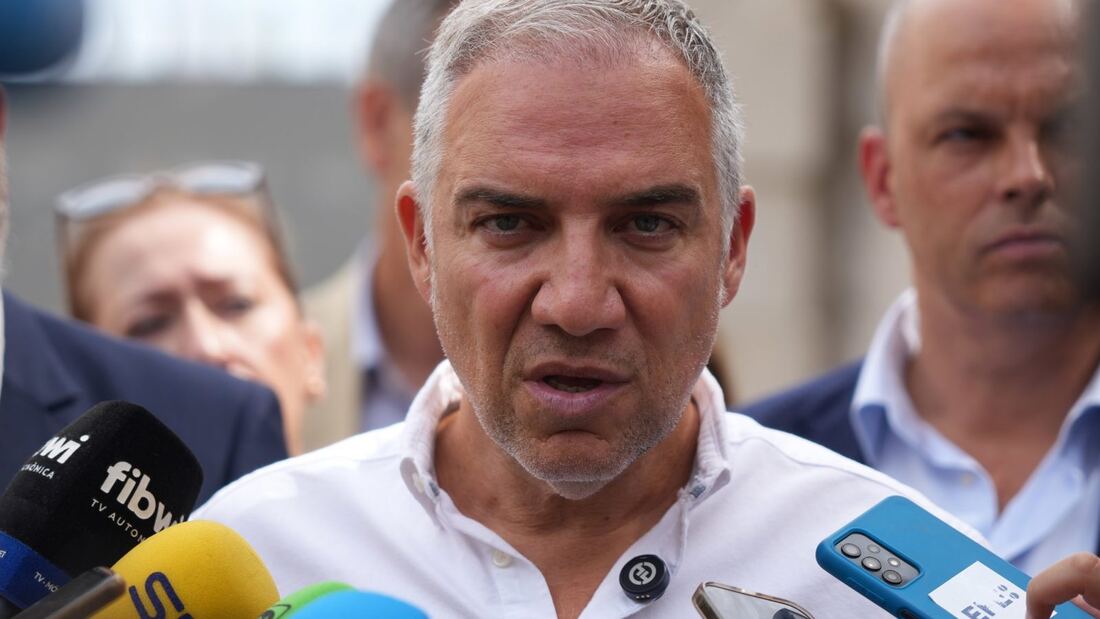 Bendodo acusa a Sánchez de debilitar las fronteras españolas