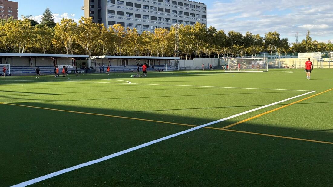 Tres Cantos reforma el campo de fútbol Jaime Mata con nuevo césped