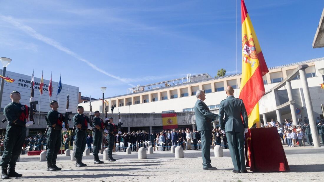 Tres Cantos iza la bandera en el Día de la Fiesta Nacional