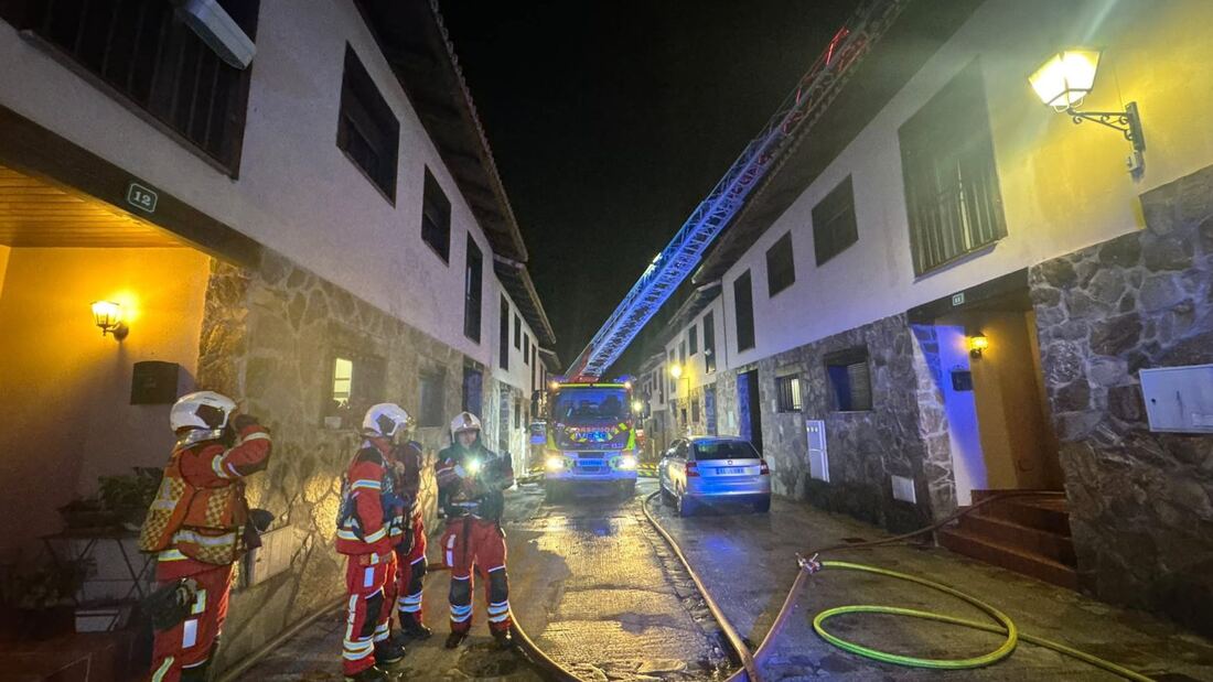 Un incendio de chimenea daña dos casas en Puentes Viejas