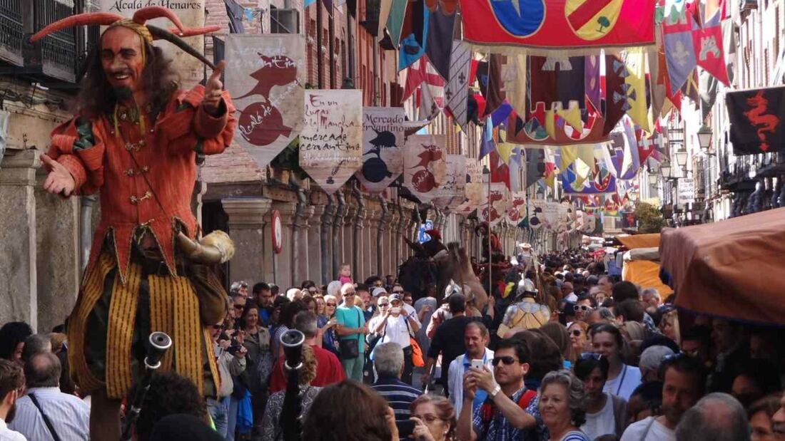 El Mercado Cervantino abre en Alcalá con 400 puestos