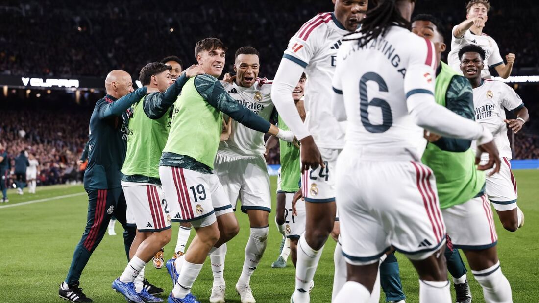 El Madrid conquista el Camp Nou con un doblete de Mbappé